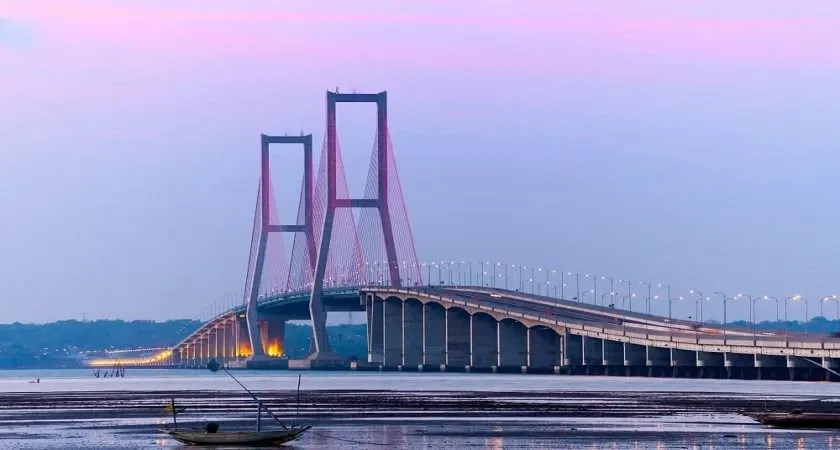 Jembatan Suramadu